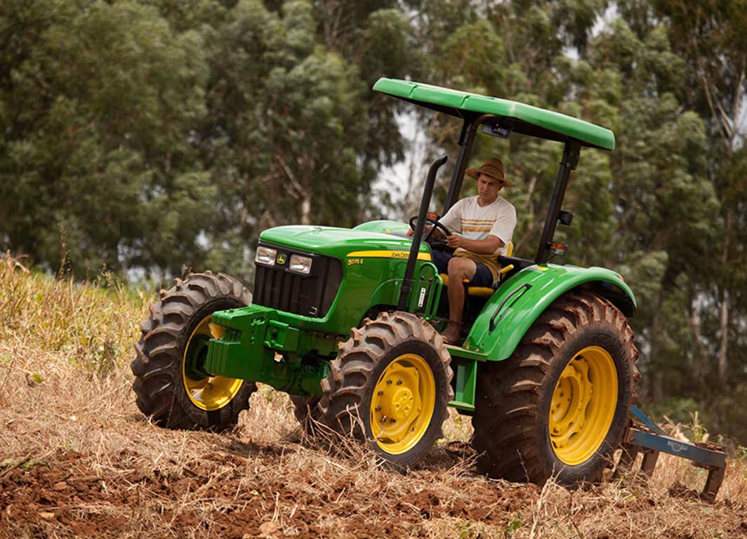 tractor_5075e_campo1_large_0ea3b0e5eefa52e000bc979b2790504e25aeee8e