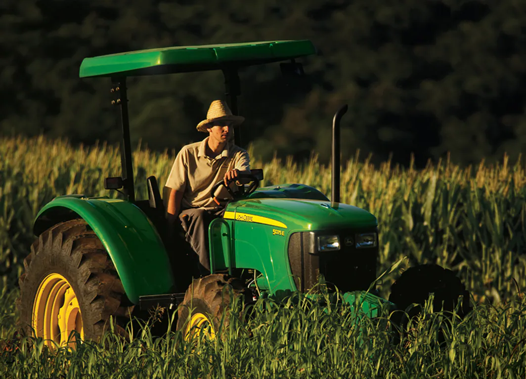 tractor_5075e_campo2_large_7ee87c632bc5fbbb955938ec061a2d4ebf7b7d46