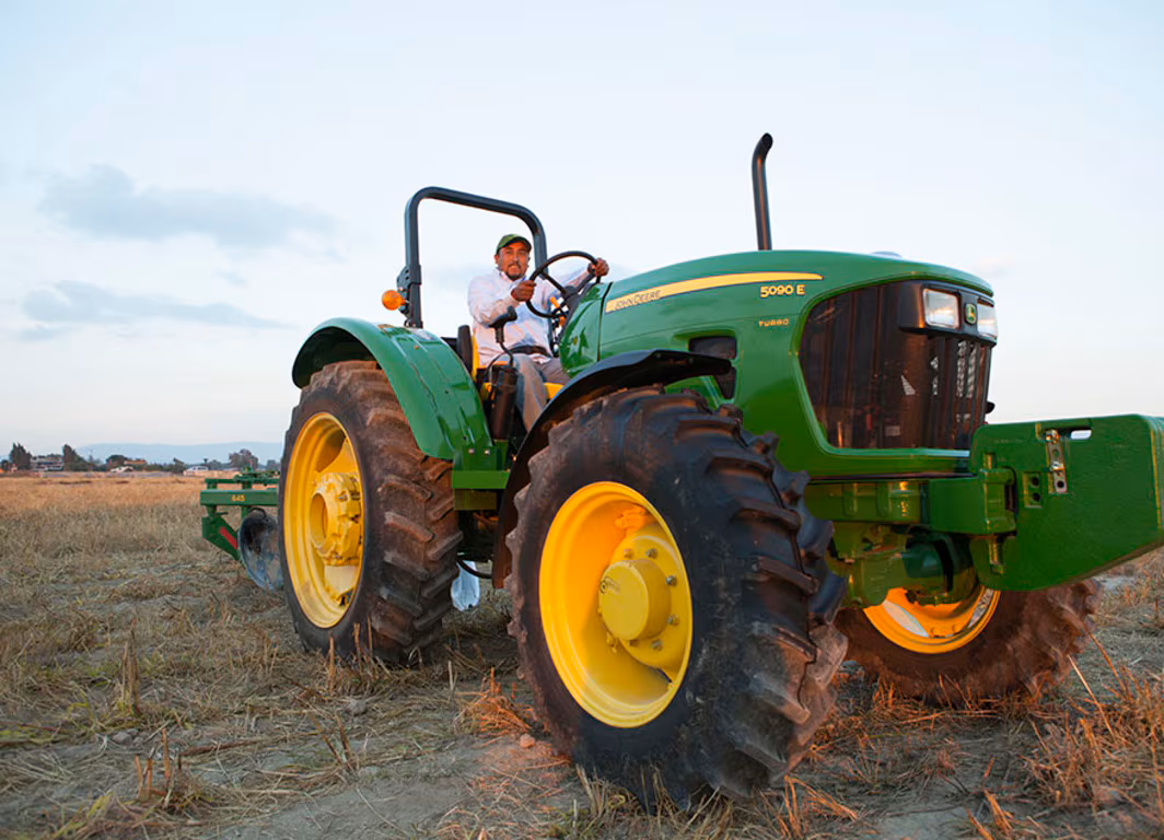 tractor_5090e_campo1_large_9a9bc6e106c46b967ac745c1e1ca806d24ab4801