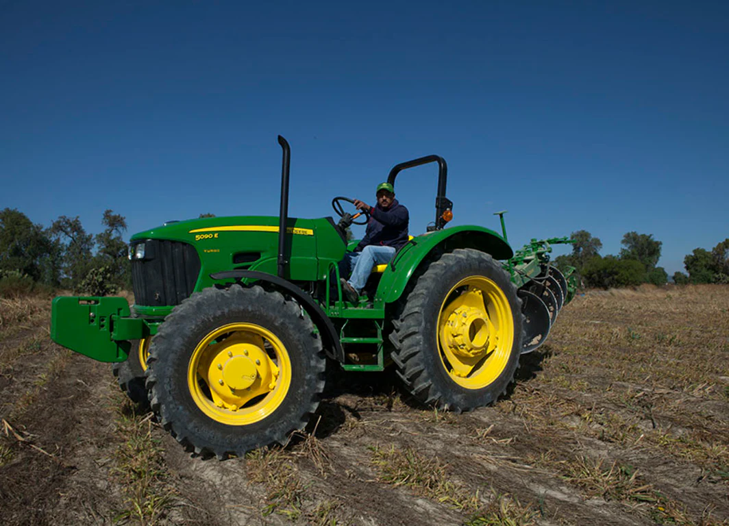 tractor_5090e_campo2_large_4fdc23e8318c71f8745cc55d1d739734b25083bf