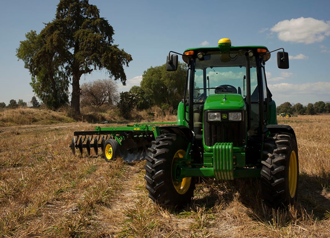 tractor_5090e_campo4_large_94dccff5e815fc6a0861f22279f8ae407d335310