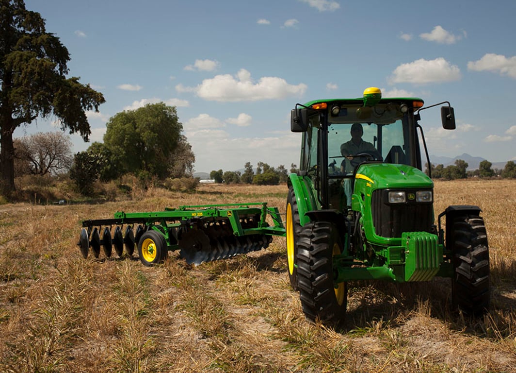 tractor_5090e_campo5_large_59b47784c5de8b19b5ec9d04ed3387017b48b4f4