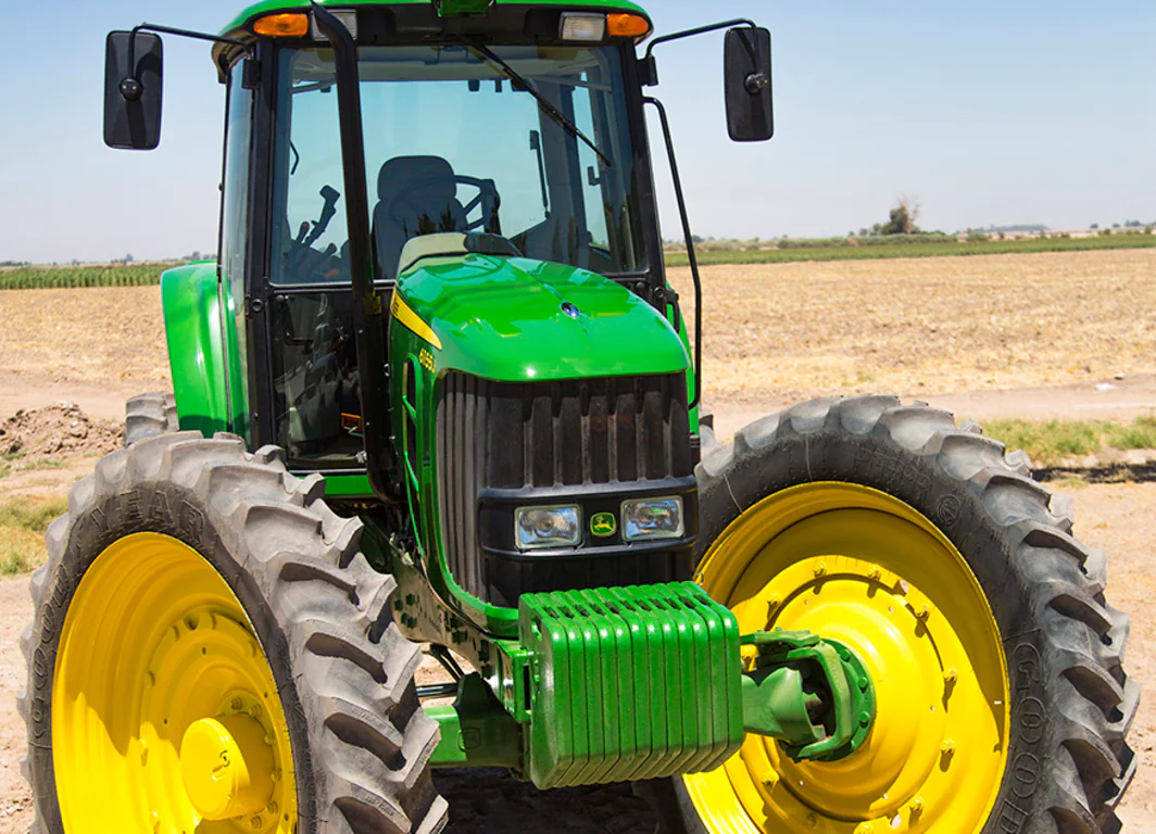 tractor_6155J_campo3_large_7620add7284983ea43ee27a9bbd5a4ba7e475d45